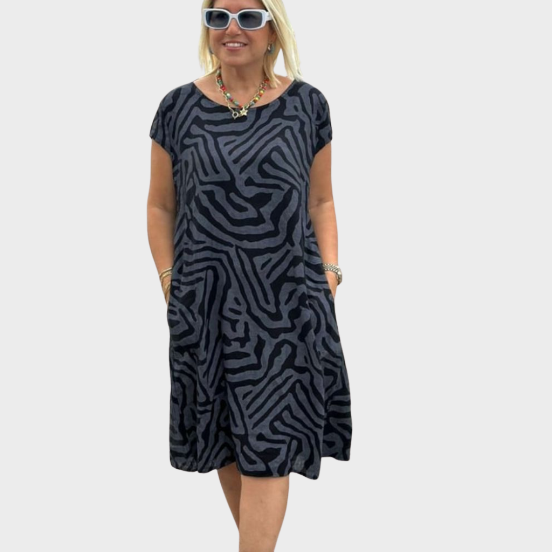 "Dora - Poletna obleka z okroglim izrezom" se lahko preoblikuje v "Dora - Poletna obleka z okroglo izrezano obliko".