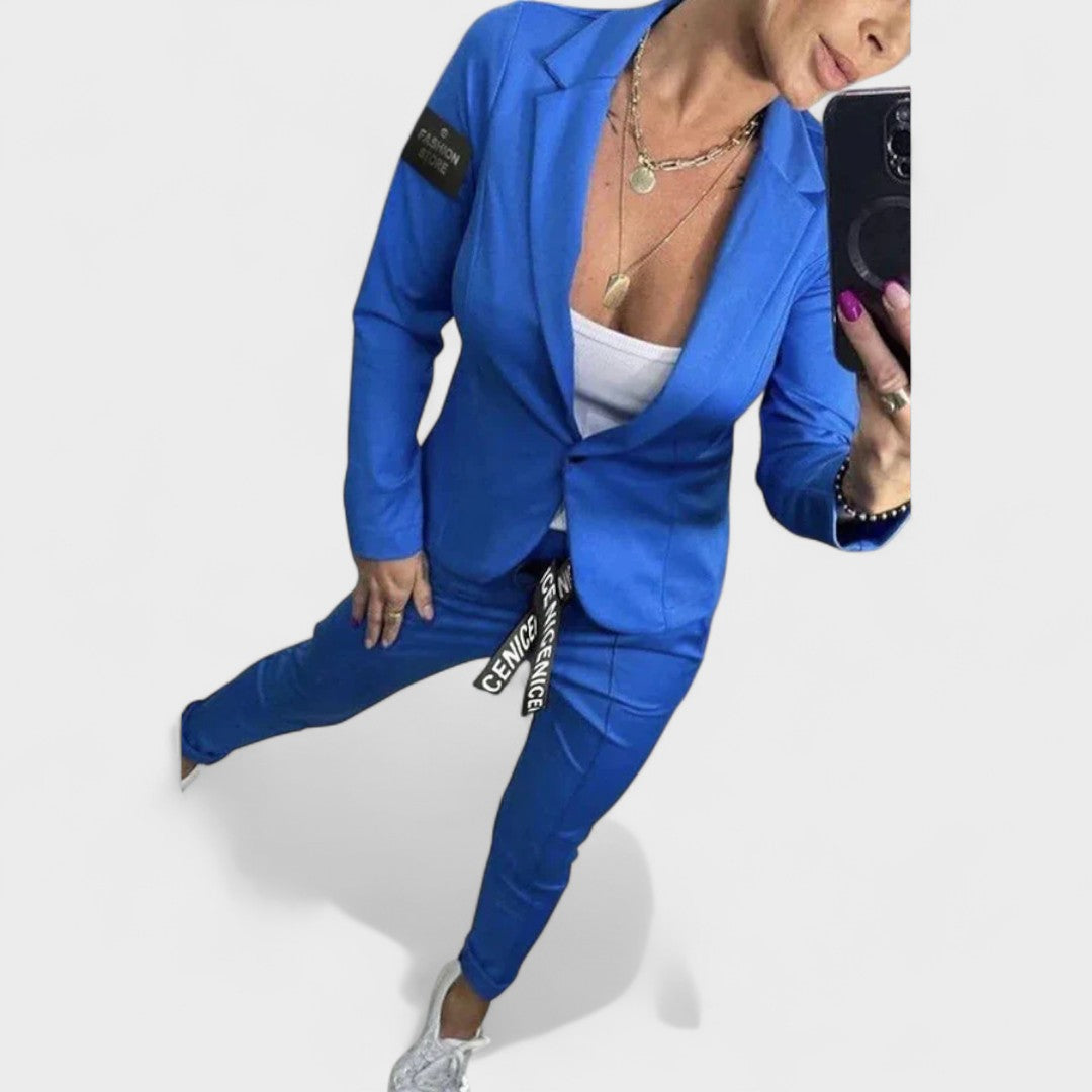 Karolina Prilagojen Set z Mehkim Blejzerjem in Hlačami