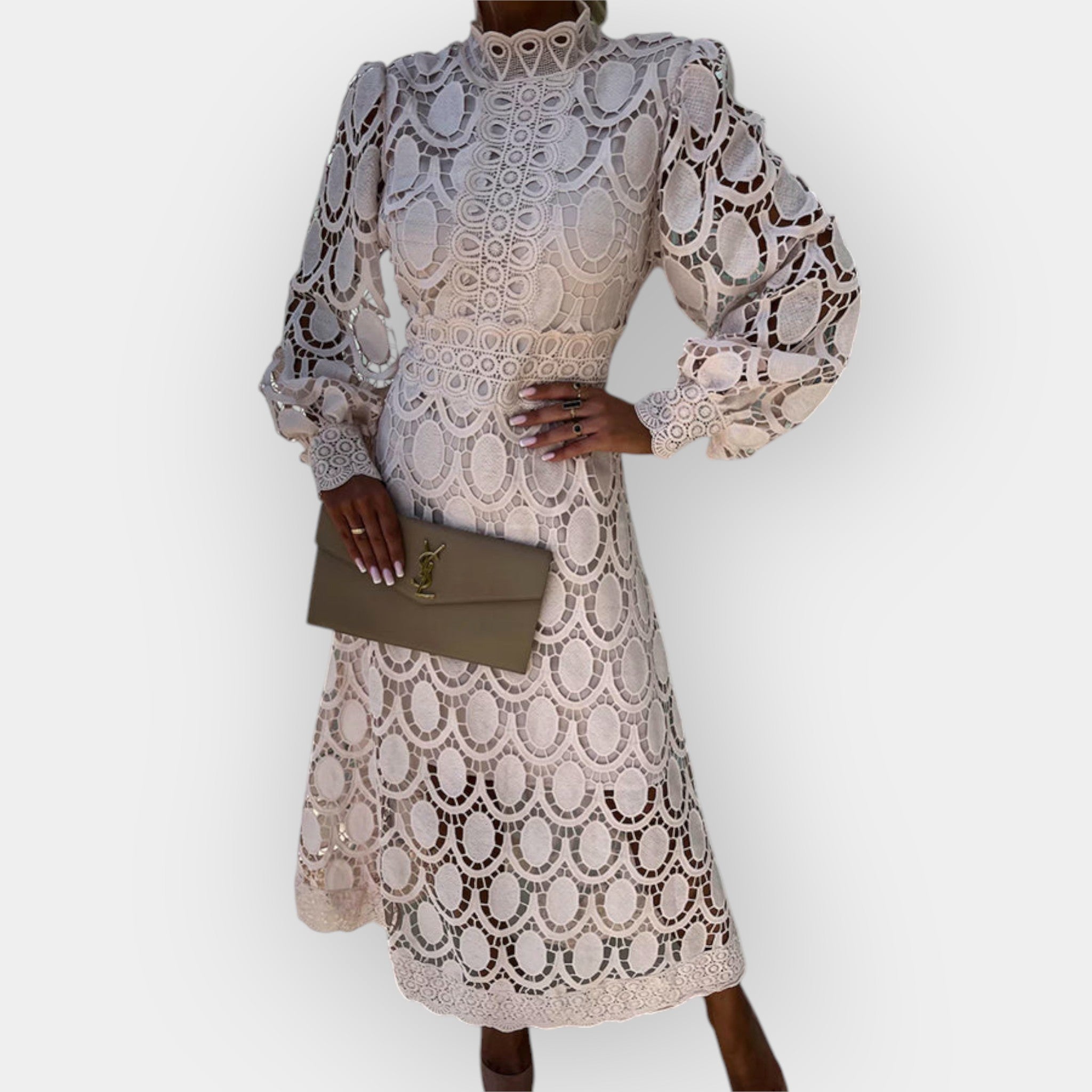 Čipkasta obleka za romantične priložnosti