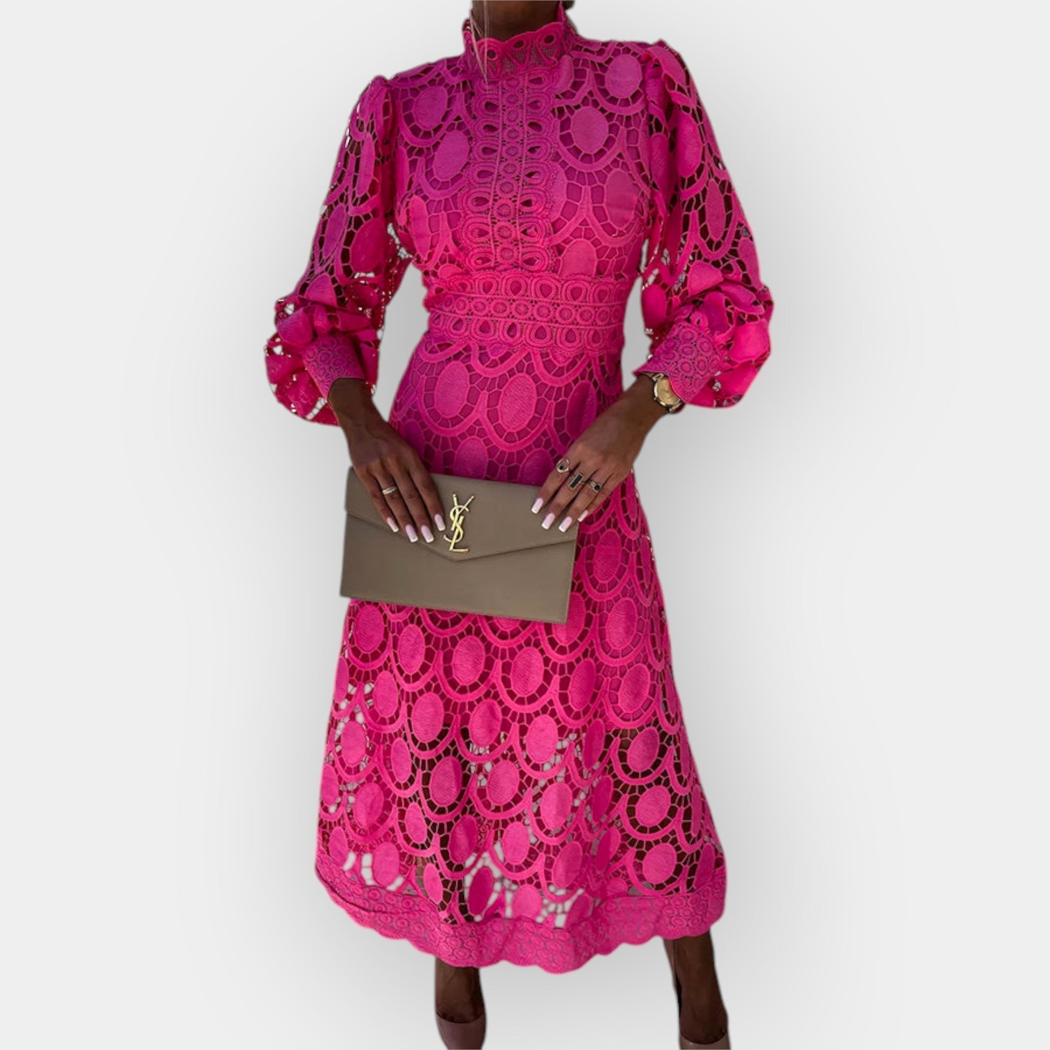 Čipkasta obleka za romantične priložnosti