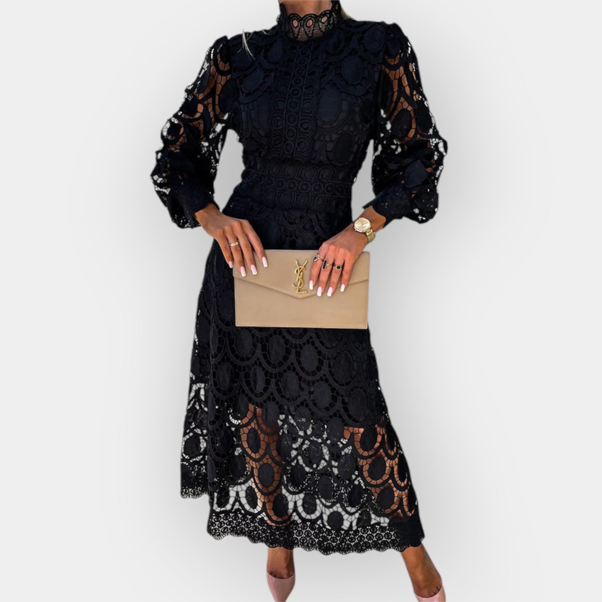 Čipkasta obleka za romantične priložnosti