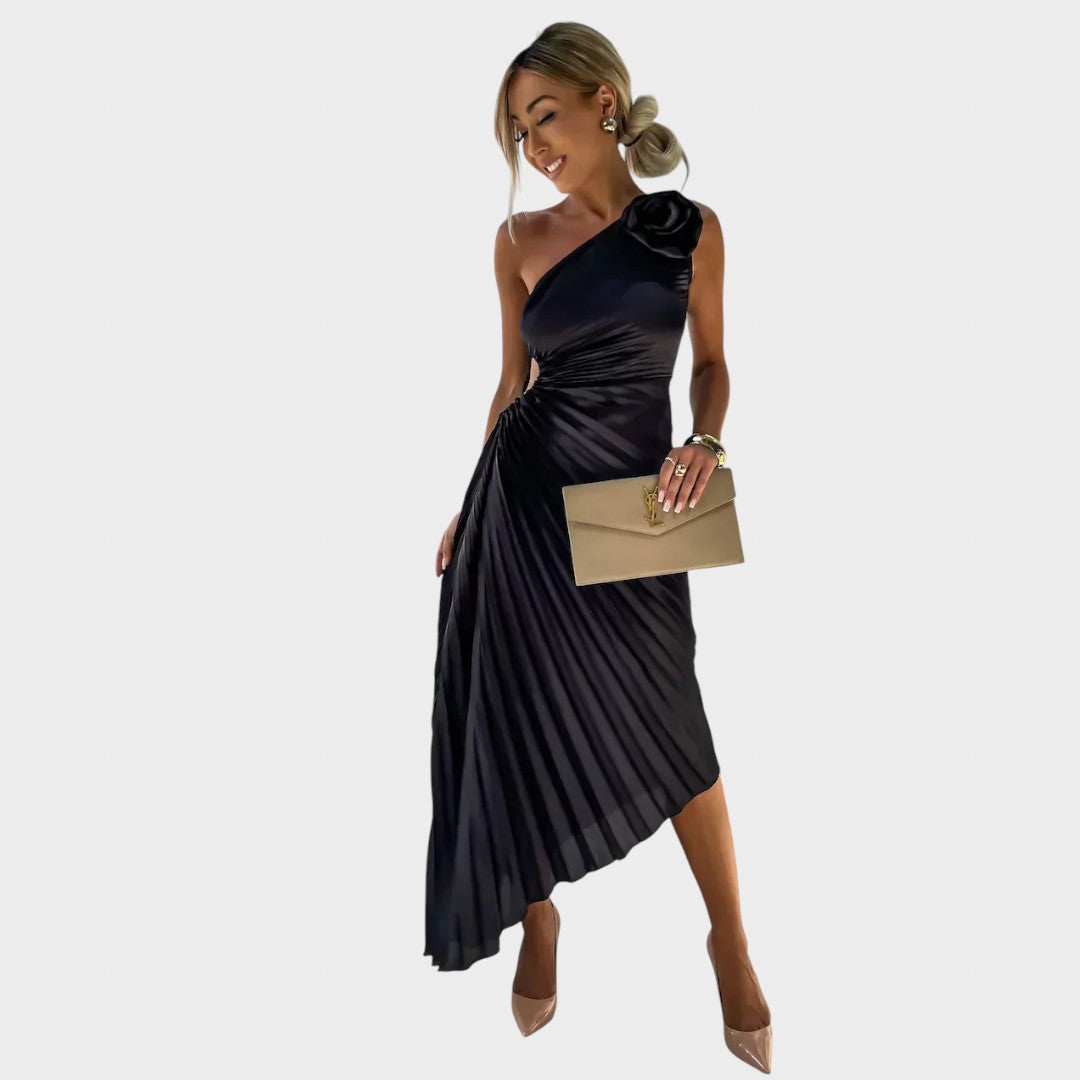 Nika - Elegantna Obleka z Naborki na Ramenih za Šik Videze