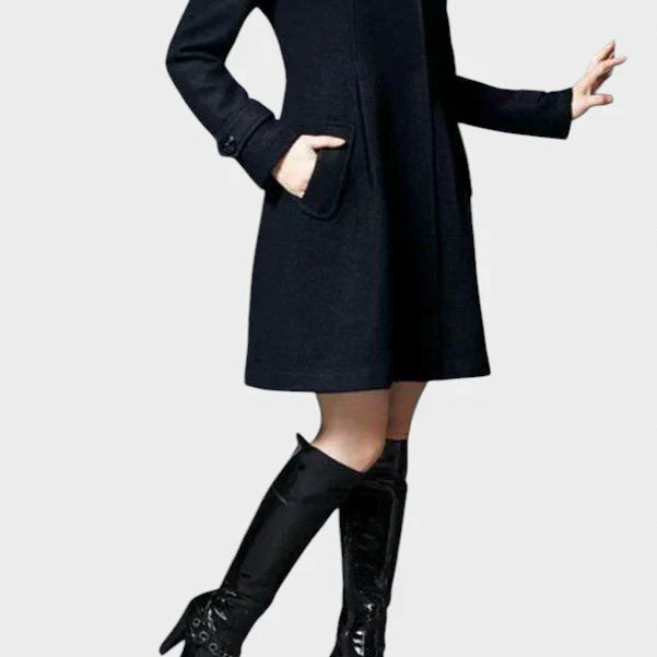 Saša - Elegantna plašč z gumbi